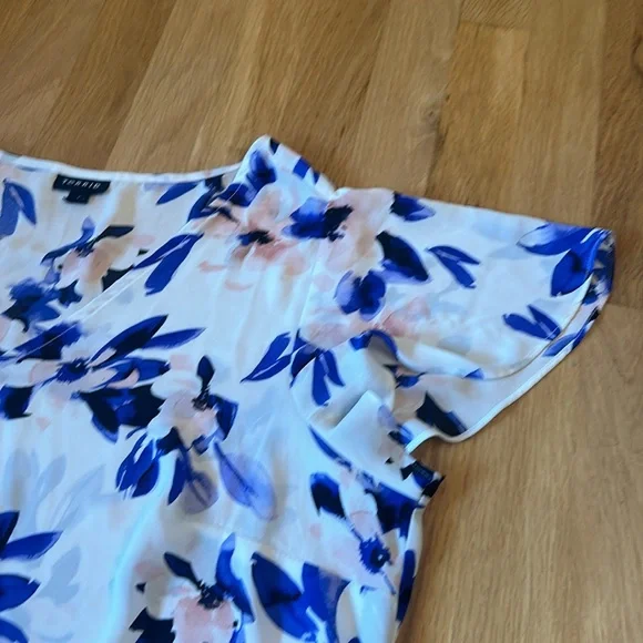 Torrid Georgette Peplum Blouse V Neck Flutter Sleeves Ivory & Blue Women Size 1X - Picture 8 of 12